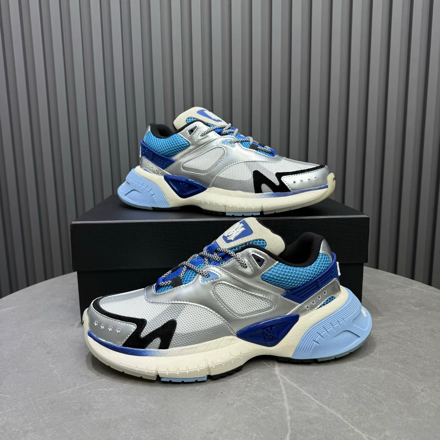 [AMIRI Amir] P: 760💰Size for couples: Female 35-40; Male 39-44; (Customized at 45.46) AMIRI Amir New Autumn and Winter Products New Autumn Latest Catwalk Couple Color Block Bread Casual Sports Shoes Series 〰 Casual fashion style full of details New generation of bone shoes popular classic upgrades Super comfortable and super popular! AUTRY is an exclusive version of AUTRY couple casual shoes from a high street brand in Los Angeles. Many celebrity Internet celebrities have the same style. Chinese new rapper Xiaobai Gali, Wang Yibo, Yang Mi and other Internet celebrity bloggers are competing for their feet. The three-dimensional molded metal logo on the side of the AJ1 shoe is on par with Nike's popular Fog. The heroic value instantly has a bit of punk rock flavor, all showing fashion sense and street style... ▪ Upper: original custom-made cowhide + original custom-made breathable mesh ▪Inner lining: original customized breathable mesh ▪Outsole: original molded two-color TPU rubber combination outsole.